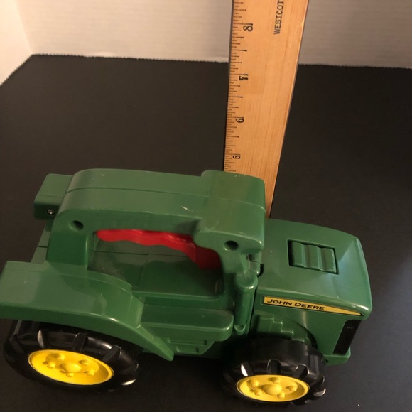 John Deere easy roll, flashlight toy tractor - Picture 6 of 10
